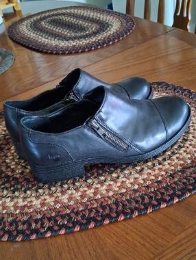 boc Women's Black Leather Wedge Slip-On Shoes with Side Zipper Sz. 6.5